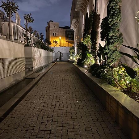 Laura Compound- Authentic 1 Bedroom Charming & Specious Tel Aviv Exterior photo