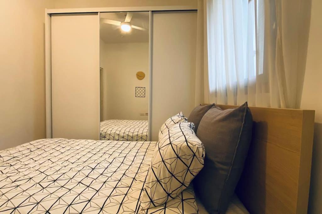 Laura Compound- Authentic 1 Bedroom Charming & Specious Tel Aviv Exterior photo