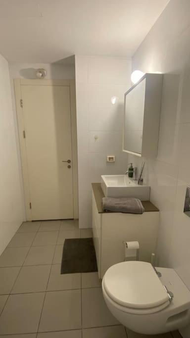 Laura Compound- Authentic 1 Bedroom Charming & Specious Tel Aviv Exterior photo