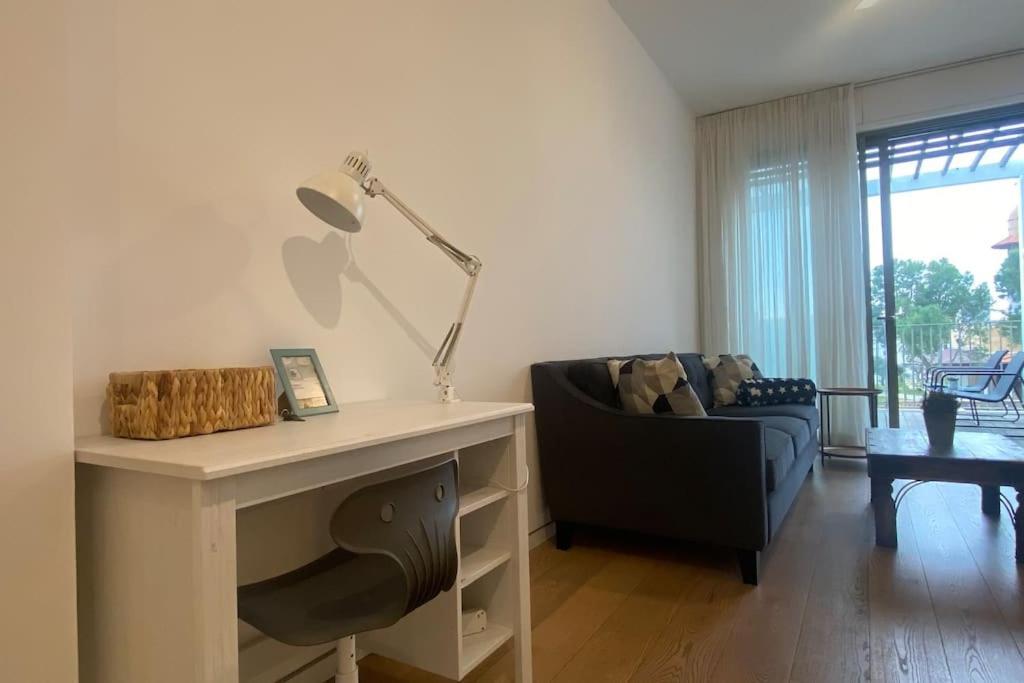 Laura Compound- Authentic 1 Bedroom Charming & Specious Tel Aviv Exterior photo