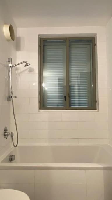 Laura Compound- Authentic 1 Bedroom Charming & Specious Tel Aviv Exterior photo