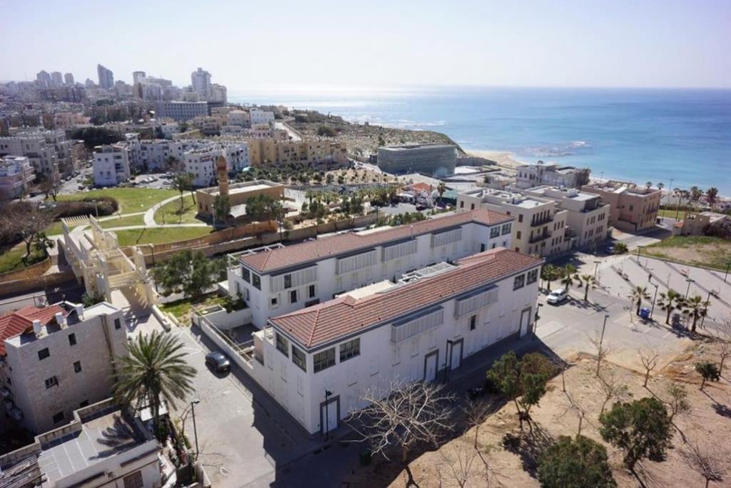 Laura Compound- Authentic 1 Bedroom Charming & Specious Tel Aviv Exterior photo