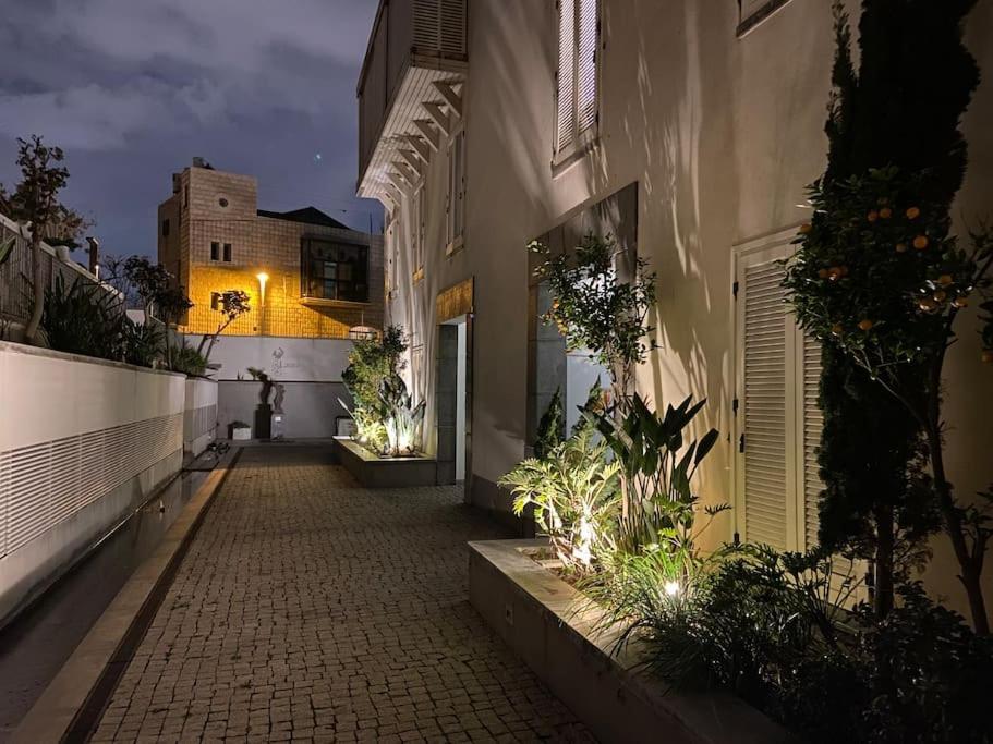 Laura Compound- Authentic 1 Bedroom Charming & Specious Tel Aviv Exterior photo