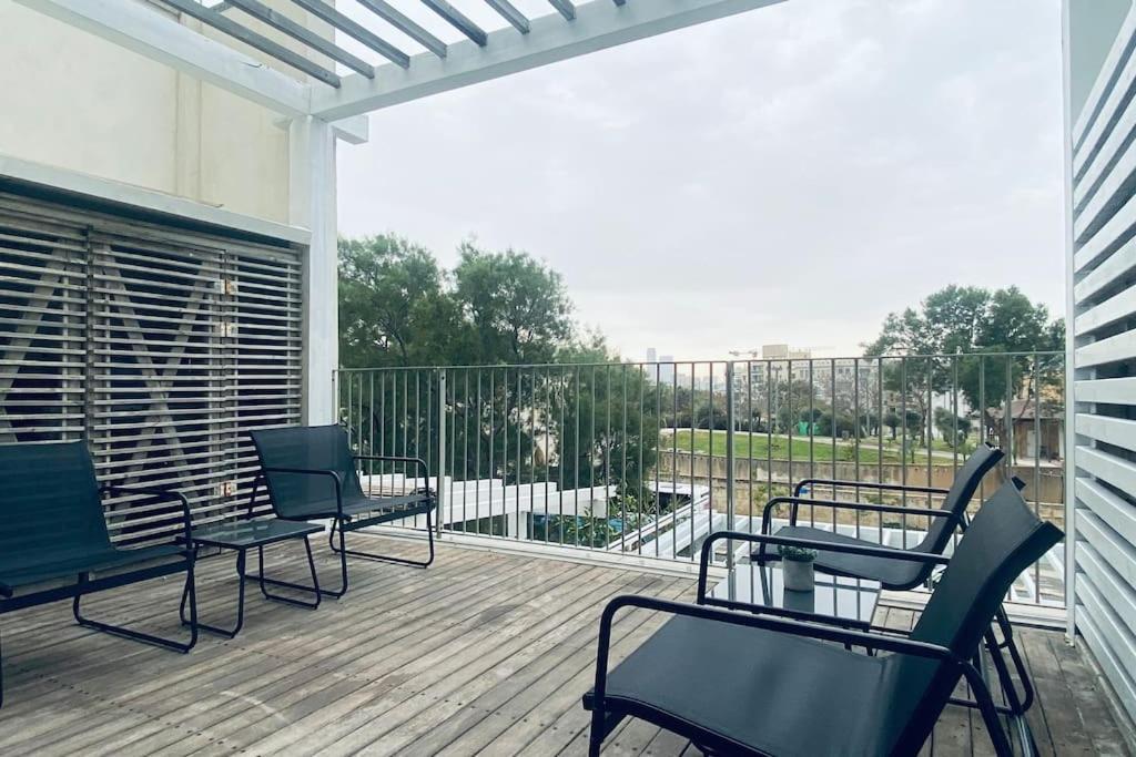 Laura Compound- Authentic 1 Bedroom Charming & Specious Tel Aviv Exterior photo